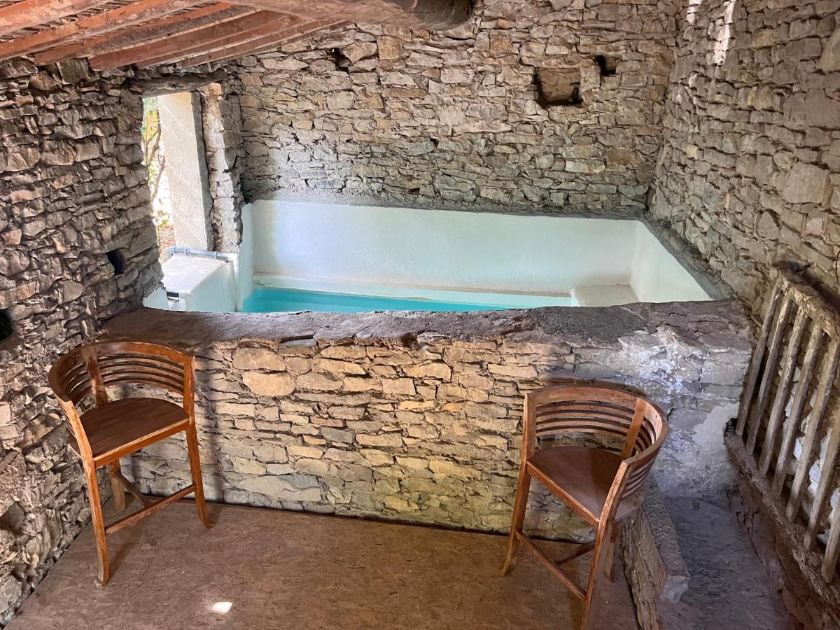 L'Ostal Du Pic Saint Loup Aux Embruscalles Claret Eksteriør billede
